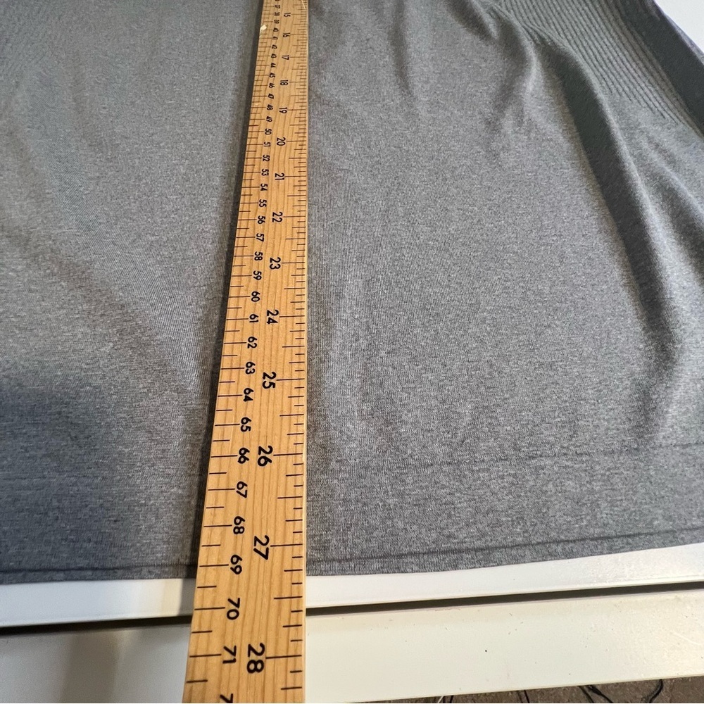 Lululemon mens medium  t shirt in grey. - Picture 5 of 6